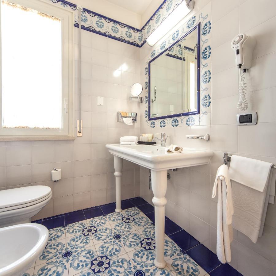 Classic Dreibettzimmer mit Meerblick